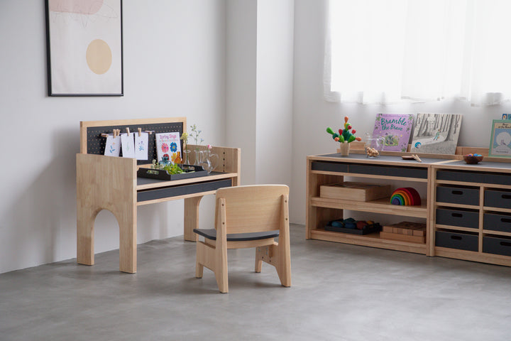MINORINOのキッズデスク「DESK SET」(option:PEGBOARD)-インテリア例
