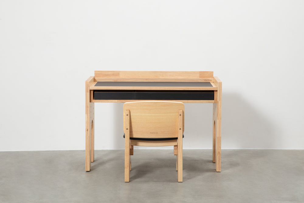 MINORINOのキッズデスク「DESK SET」(option:BOOK STAND)-正面