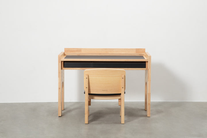 MINORINOのキッズデスク「DESK SET」(option:BOOK STAND)-正面